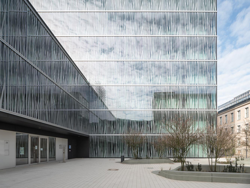 The style of printing obstructs reflection on the glass and therefore minimises the risk of birds flying into the façade.