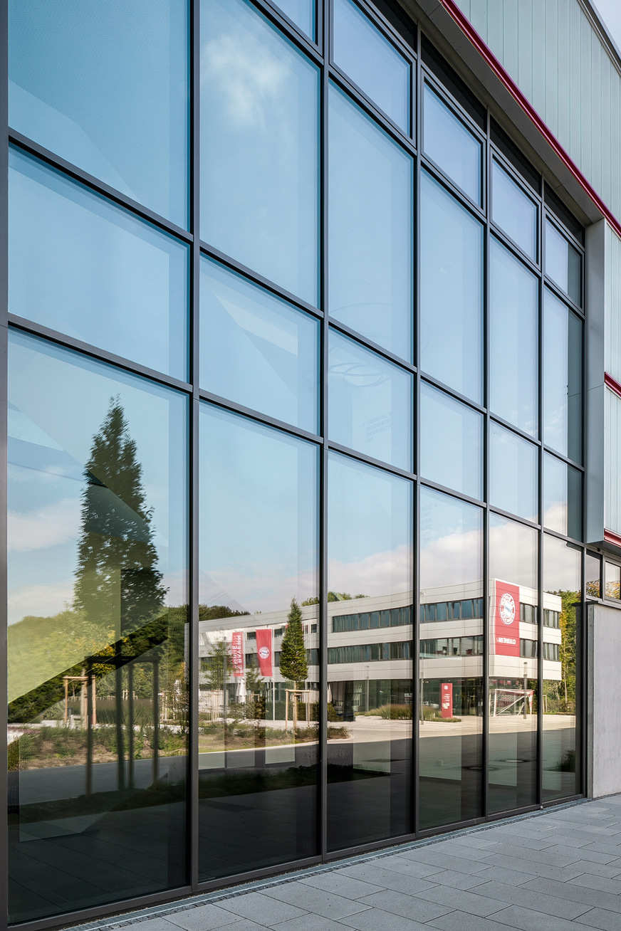Natural light for the foyer and access areas: the mullion/transom façade of the football stadium (Schüco FW 50+.HI).