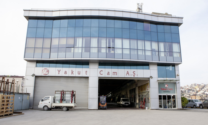 The Yakut Cam is not only a wholesaler for glass but also a processor With 2 lines the company produces Sisecam insulated glass und the brand name sisecam.