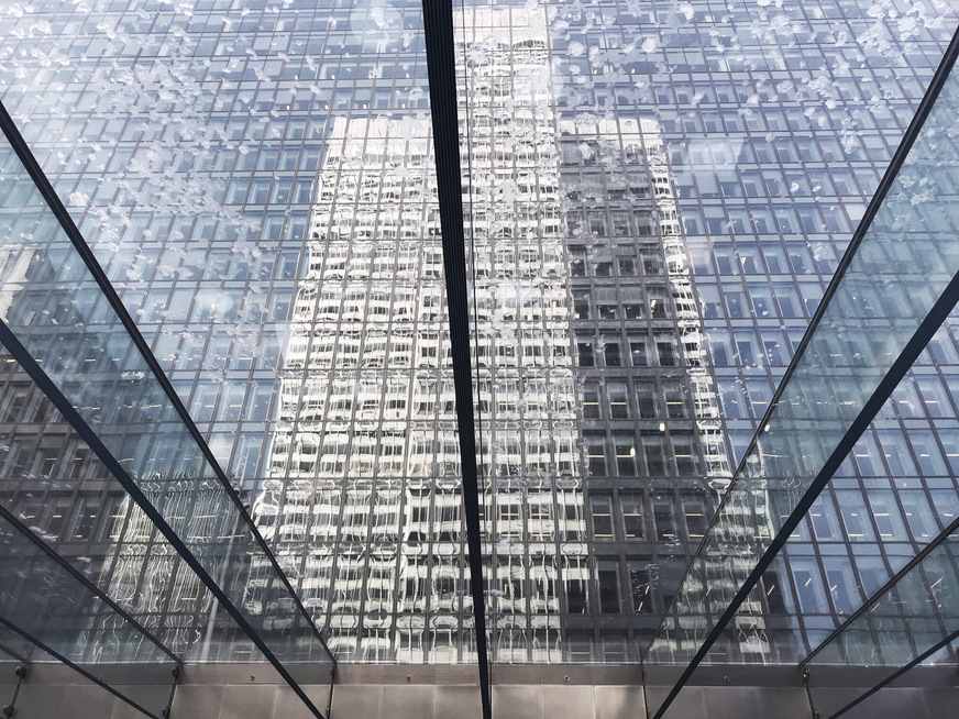 Here the glass roof construction seen from inside the building. The long glass straps are very impressive.