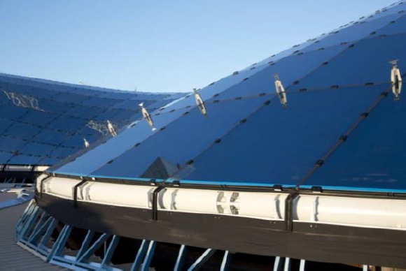 The heat insulating roof glazing in combination with the large amounts of natural light inside the building but its ability to prevent overheating also delivers impressive ecological added value.