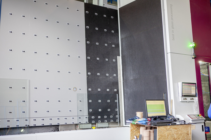 In Austria in particular, glass products are often ordered individually, in varying dimensions and in small order sizes.