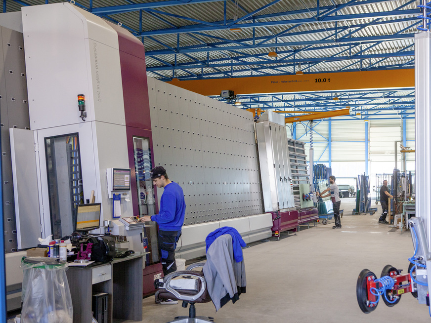 Having the grinding, drilling and the water jet systems in separate 'towers' turned out to be an ideal solution for Glas Lang.