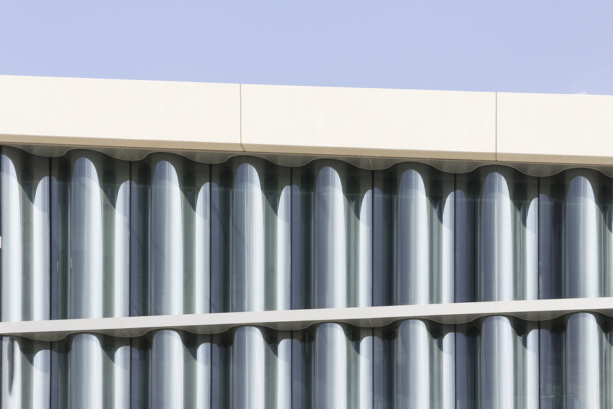 The curved glass panes in the Qatar National Library have a radius of 550 mm.