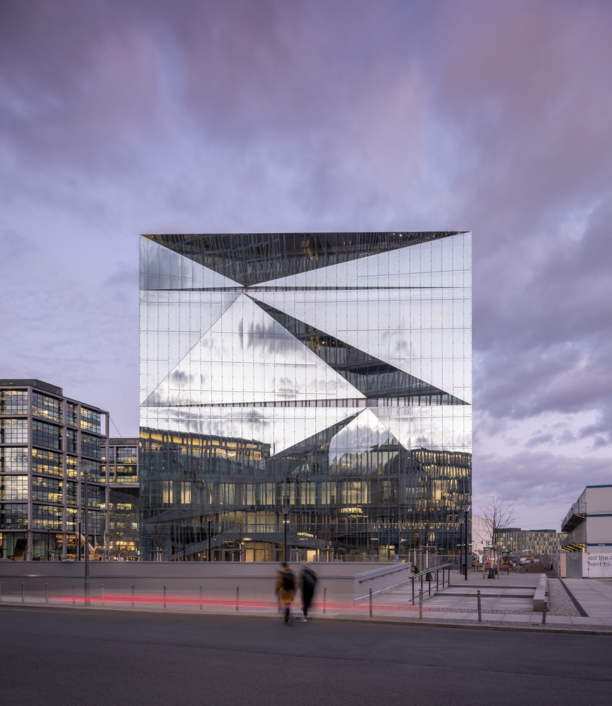 The dynamic facade uses a stepped thermal facade beneath an outer glass skin, which wraps the building in a triangular pattern.