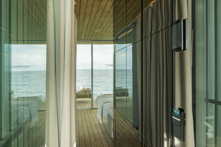 The mirror effects provide privacy but also create a sense of spaciousness and the merging of the interior and exterior.