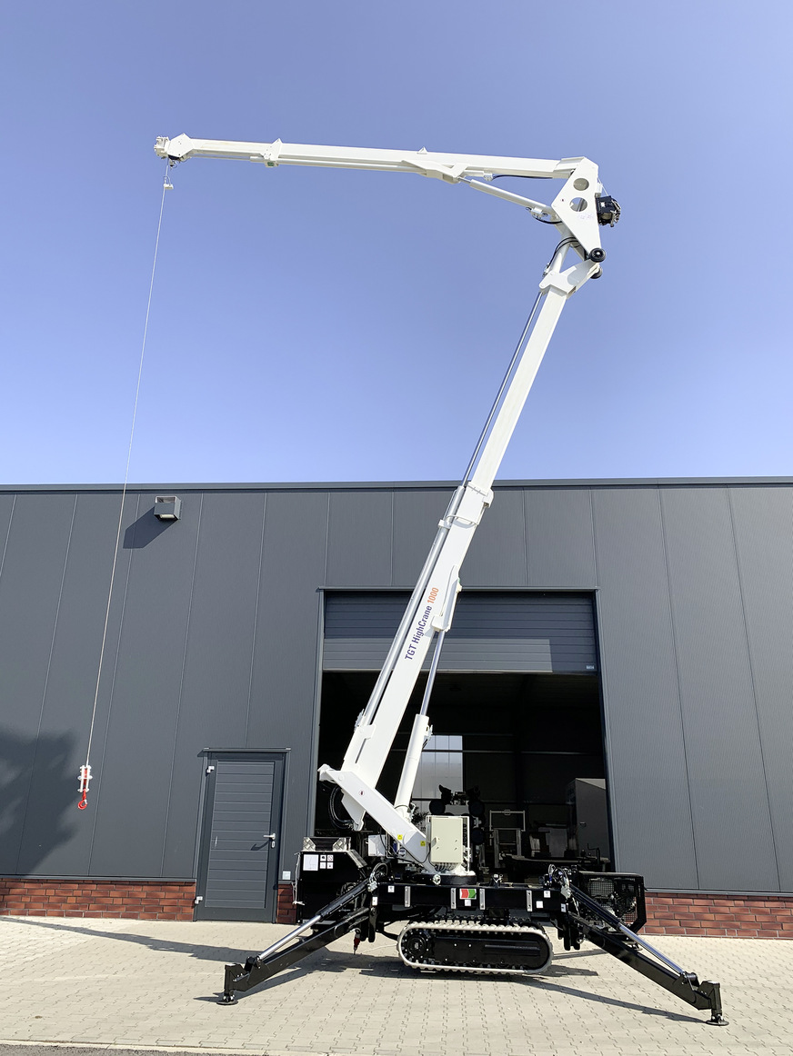 With a working height of up to 19 metres and a lateral reach of 9.5 metres, the HighCrane is – for its size – a very versatile assistant.