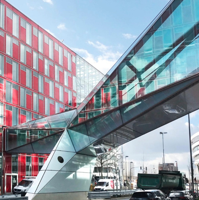 The glass pedestrian bridge designed by Gatermann + Schossig Architekten connects the