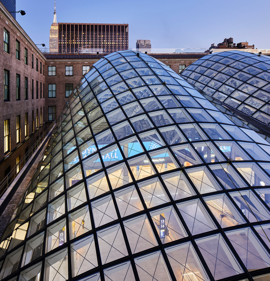 seele was also responsible for the roof structures totalling approximately 5,000 square metres of the Moynihan Train Hall in New York, which opened to the public on 1 January 2021.