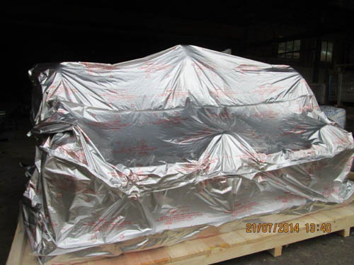 The equipment is sealed in aluminium compound foil to keep it safe and dry.