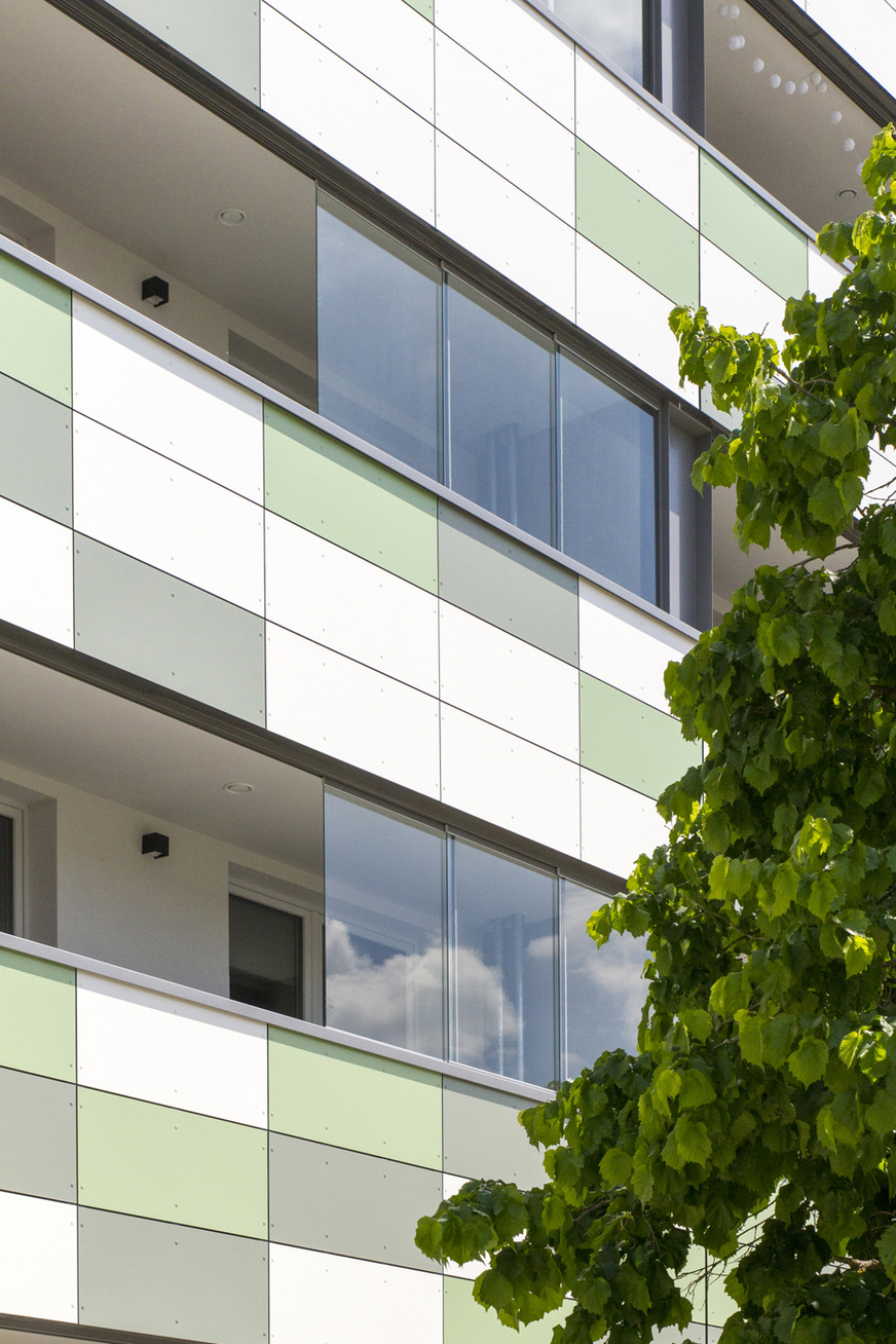 The GM Toproll 6/8 glass elements can be moved to the right and left, allowing an opening of up to 75 per cent.