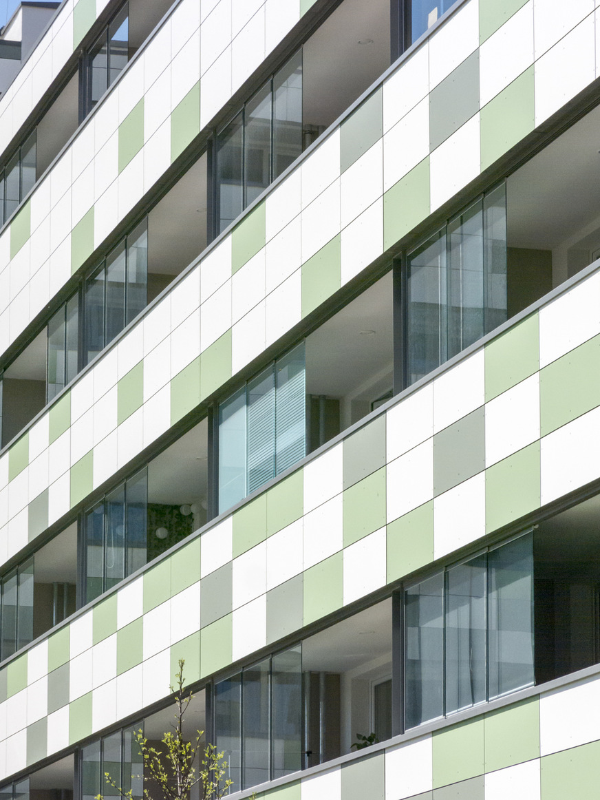 The loggias are designed as precast concrete elements that were hung in front of the facade and then fitted with the sliding elements from Glas Marte.