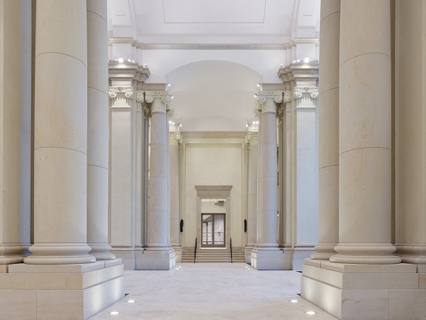 Fire doors featuring Contraflam 30 glazing provide protection in the various exhibition areas of the Humboldt Forum in the event of a fire.