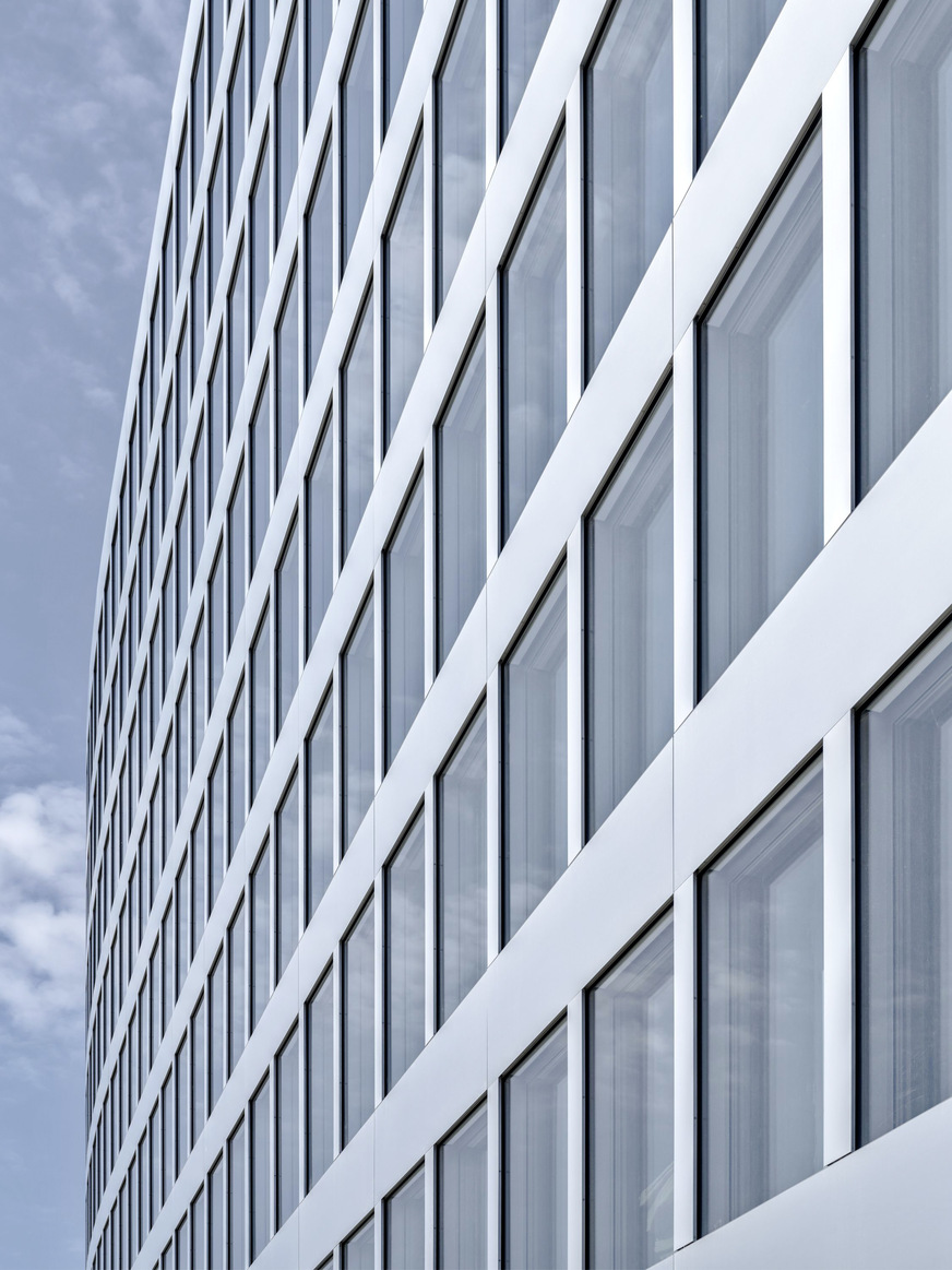 The 8600 facade elements of the 