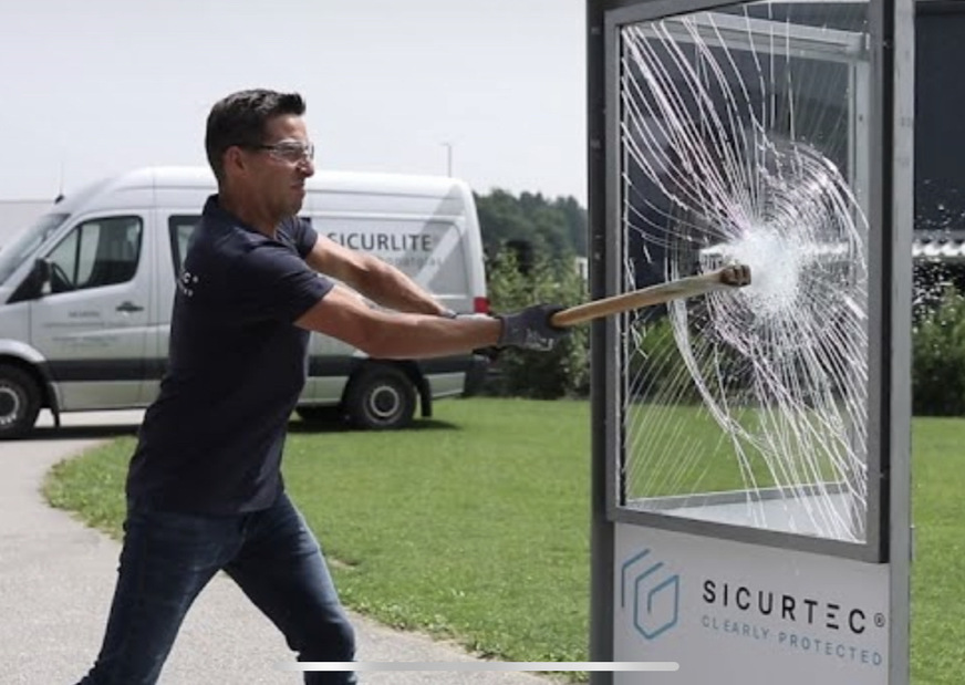 Slim and strong: the new Sicurtec_Slim Polycarbonat-Glass unit.