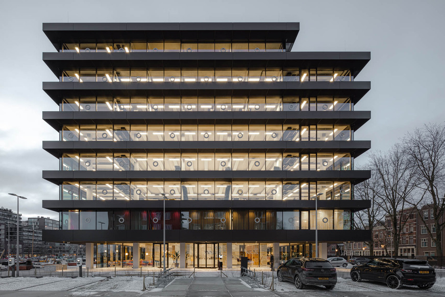 The high-performance facade glass from Schollglas made it possible to create a highly transparent facade for 