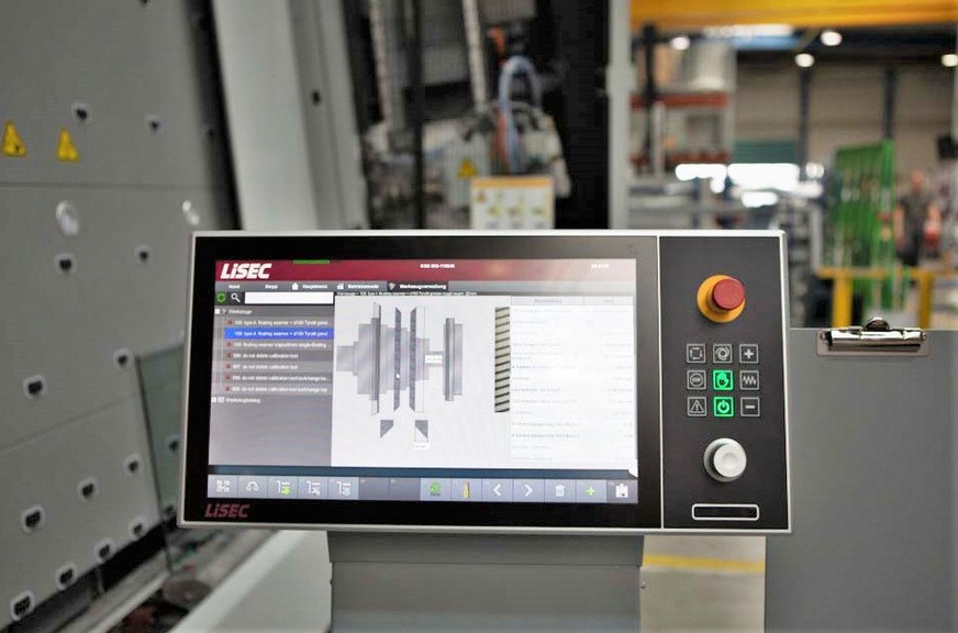 Intuitive operation and tool wear display through automatic tool measurement.
