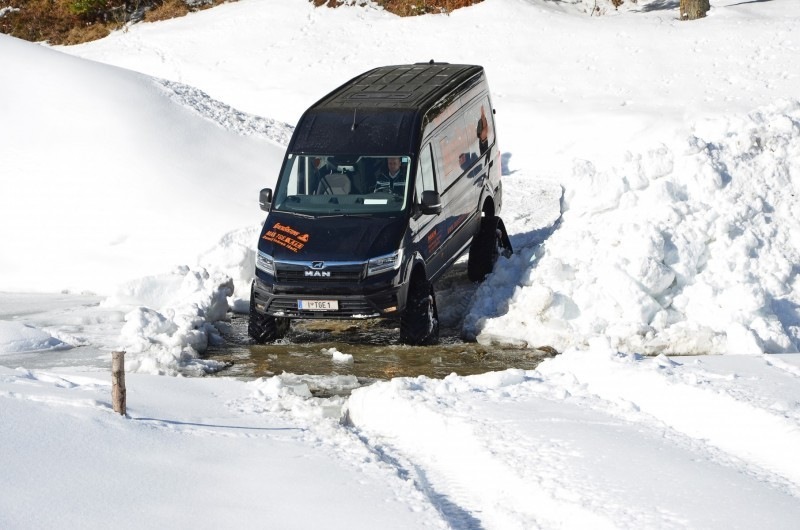 Climbs any mountain and fords every stream: The caterpillar drive also works well on muddy ground and steep meadows.