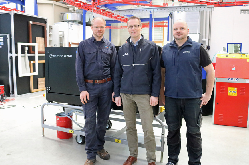 From left to right: Martin Bruhn (Martin Bruhn Holzveredelungstechnik), Elmar Kaiser (Director Remmers Technical Service Wood Contractor, business unit wood protection) and Simon Lübken (Head of Remmers wood surfaces competence centre).