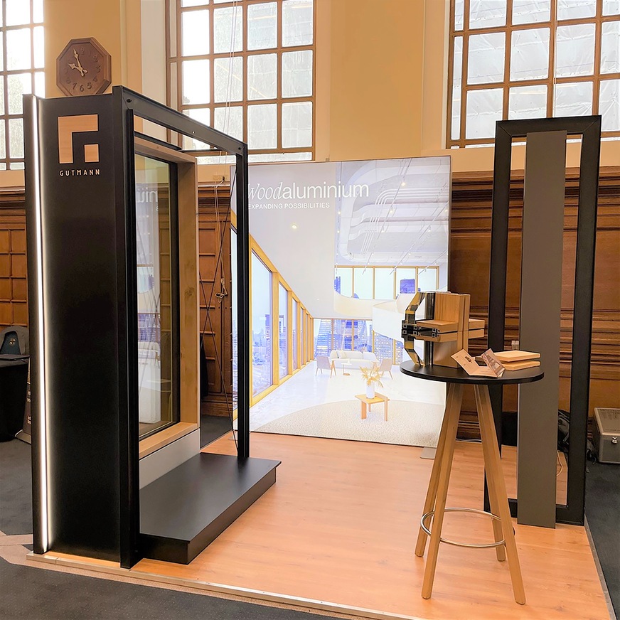 The premiere took place in an extraordinary setting: Gutmann presented the new timber-aluminium element facade for the first time at the