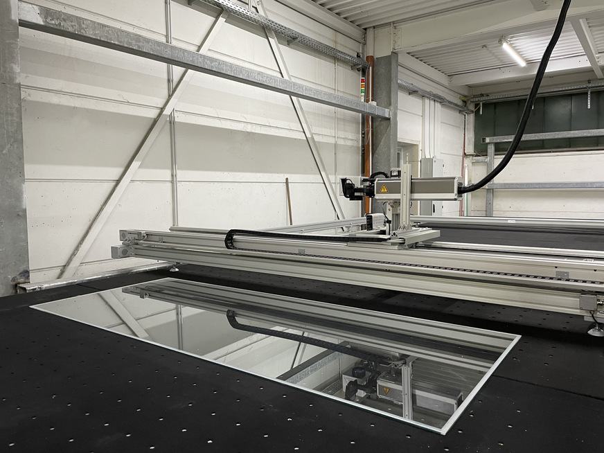 The latest system at Schüt-Duis is a digitally controlled processing module that enables the economical serial production of insulating glass heating panels.