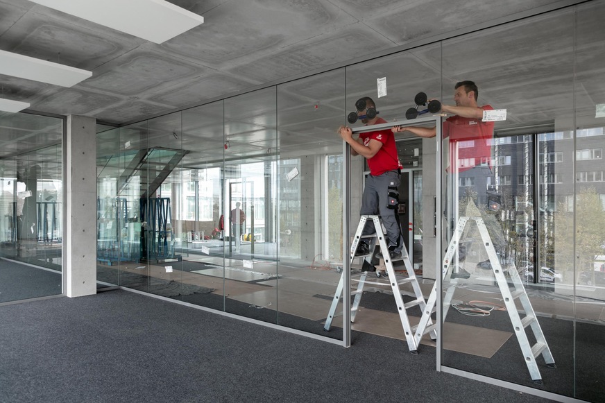 Installation of the fecoplan all-glass construction.