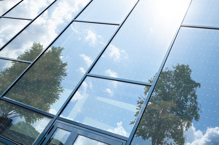 Laminated glass panes for glass roofs can also be implemented with the new film.