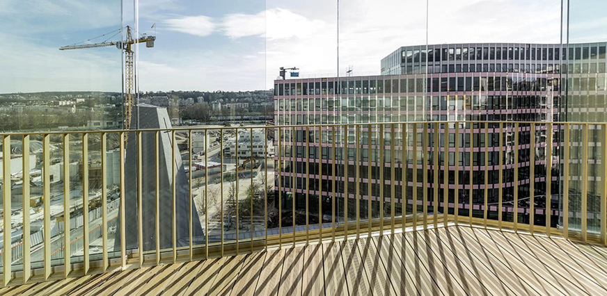 Most of the building's balconies face south and offer maximum views of the landscape with predominantly floor-to-ceiling windows.