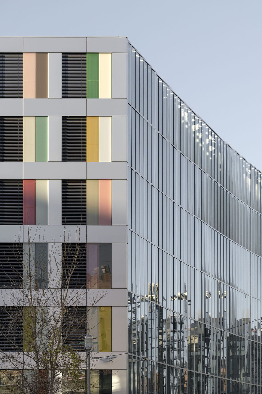 It took only 27 months from the planning stage to the completion of the building ready for occupancy.