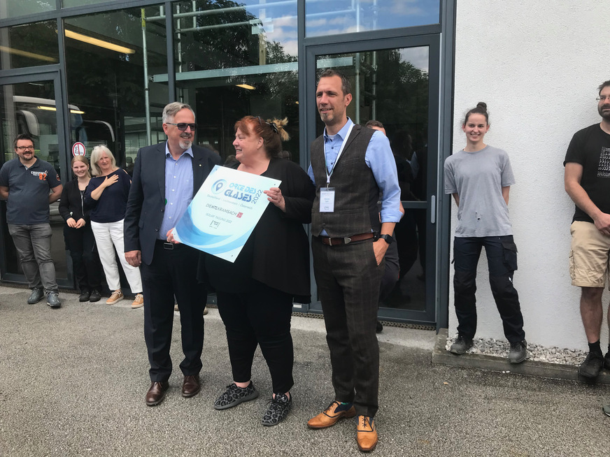 A trip to the glass school of the HTL Kramsach, where Hans-Joachim Arnold and Hannes Spiß maintain close contacts with the school administration and the specialist classes for glass and facade, rounded off the programme.