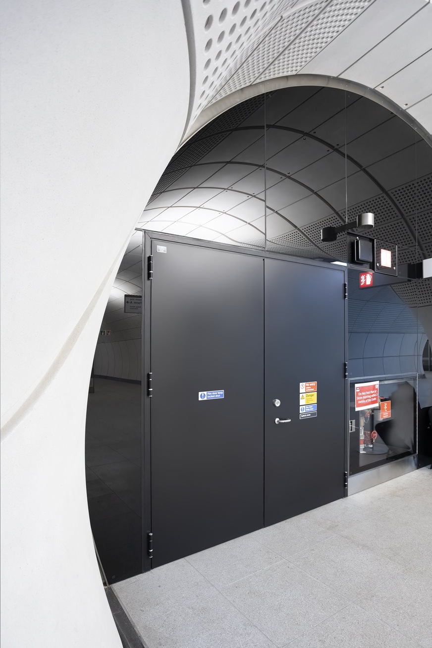 To meet the requirements for noise, pressure and fire protection, Teckentrup developed a double door solution especially for the Crossrail project.