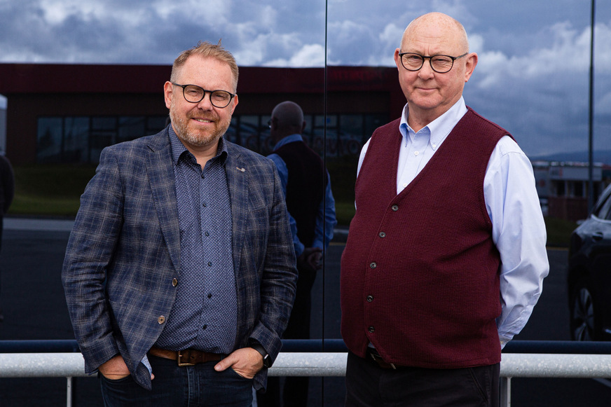 Einar Þór Harðarson (left) has taken over the business from Guðmundur Grímsson.