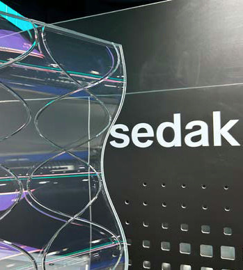 A wave-shaped laminate at the sedak stand.&nbsp;