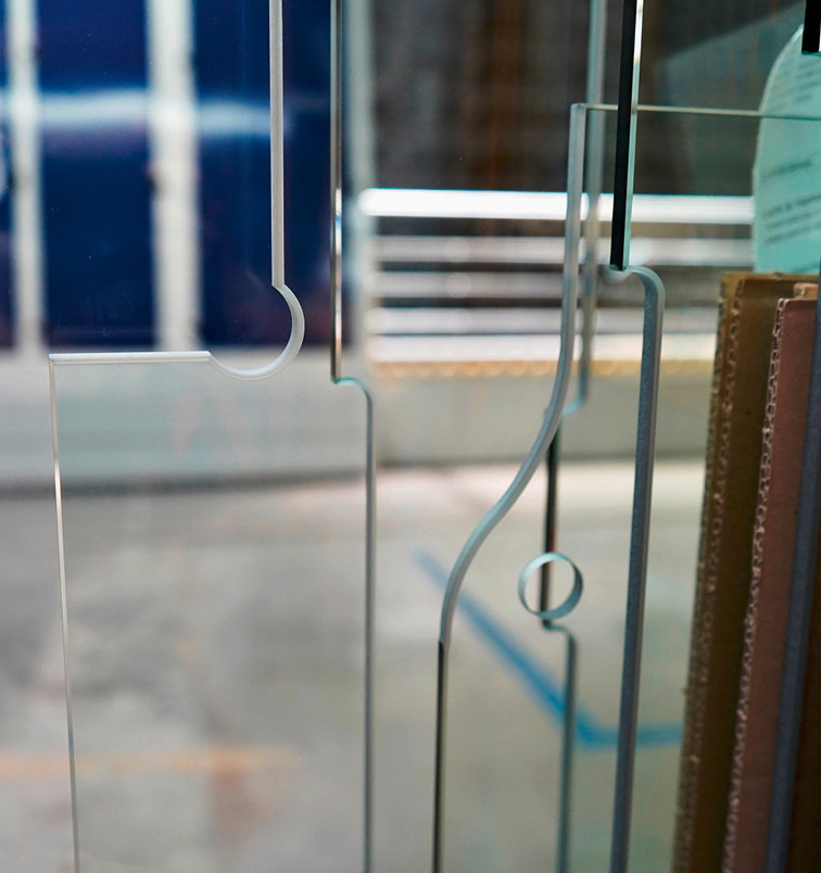 All monolithic glasses that deviate from the rectangular shape and have a secure standing edge are processed with the proHD at Interpane in Hildesheim.