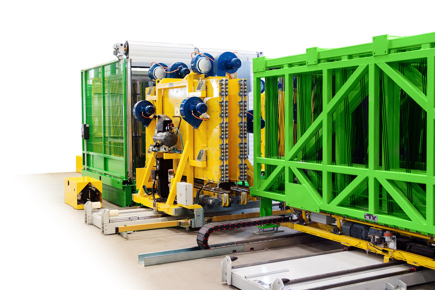 Integrating a sorting system with harp rack stations enables glass to be provided in the required order and downstream processes to be combined. When AGVs are responsible for transport, materials provision is perfectly timed and process-optimised.