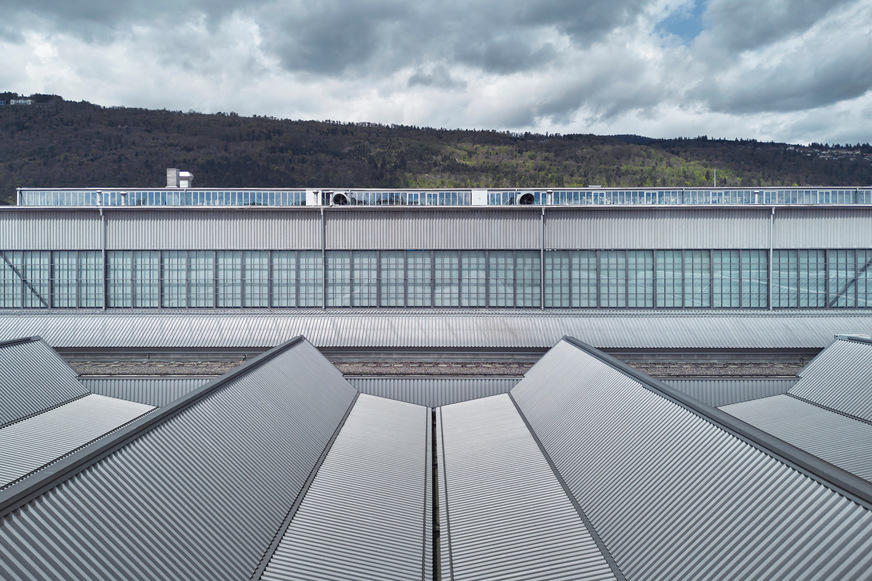 Fixed glazing with delicate profiles and excellent thermal insulation was required for the historic salt house at the Biel railway station in Switzerland. Therefore, the choice fell on forster unico xs.