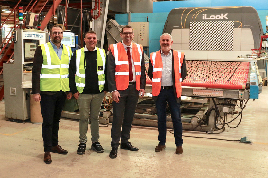 From left: Christian Lechner (CEO vandaglas south) with Florian Temper (Operations Manager vandaglas Eckelt), Markus Vogl (Mayor of Steyr), Christian Eckelt (grandson of the company founder).