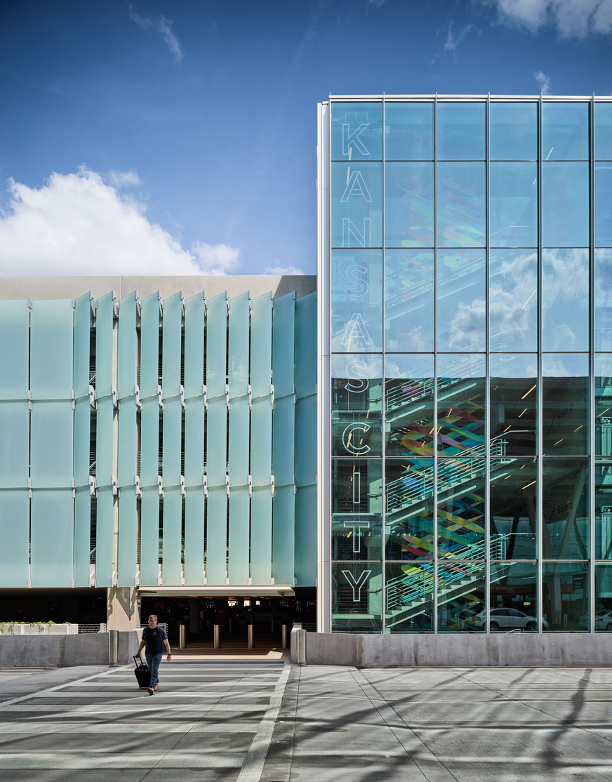 This glass facade on the car park at Kansas City Airport is also equipped with SentryGlas laminates.