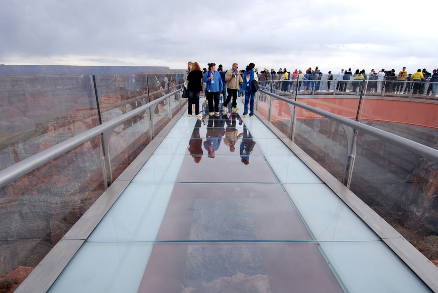 Skywalk with balustrade of laminated safety glass of Glas Döring, Berlin (Germany) with Trosifol PVB film. Grand Canyon Skywalk mit Trosifol und SentryGlas-FolienGrand Canyon Skywalk with Trosifol and SentryGlas films