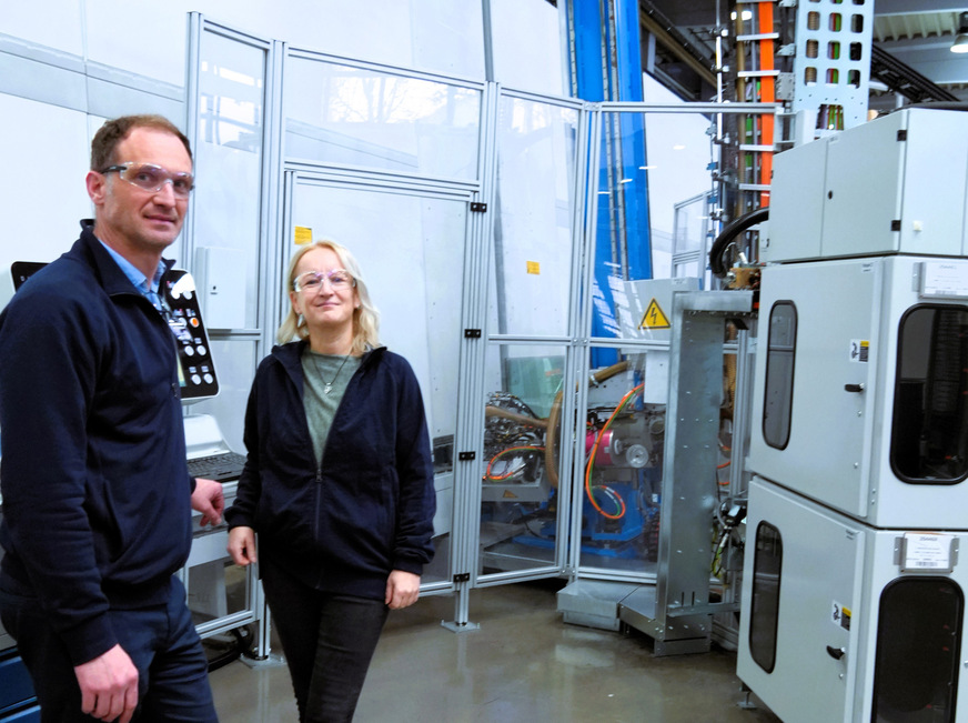 Daniel Bruckelt, Production Manager for insulating glass and Margit Seidl, Deputy Production Manager for insulating glass at AGC Interpane in Plattling.