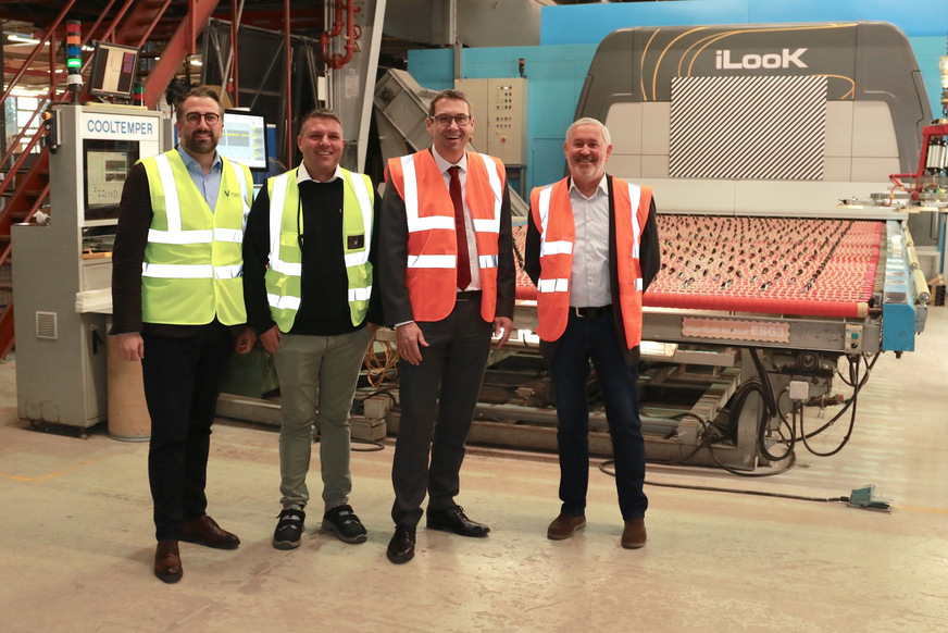 From left: Christian Lechner (CEO vandaglas south) with Florian Temper (Operations Management vandaglas Eckelt), Ing. Markus Vogl (Mayor of Steyr), Christian Eckelt (grandson of the company founder).