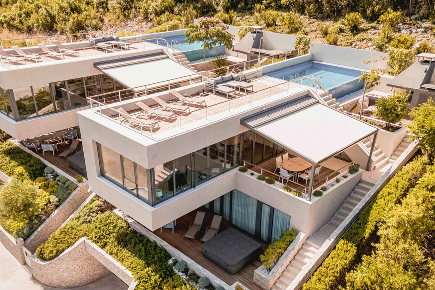 Pergolas of the Sintesi model bring a Mediterranean feeling of life and freedom to the sun terraces of the Villa Soul Sisters holiday home on the island of Korčula.