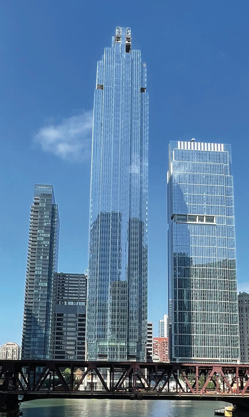 Climate protection and sustainability are not neglected in glass high-rise buildings, as the Salesforce Tower in Chicago shows.