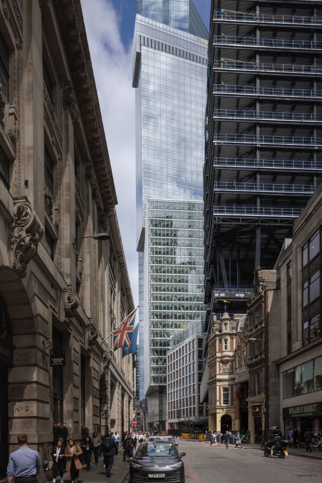 The office building “8 Bishopsgate”, developed by Stanhope for Mitsubishi Estate London and designed by Arup and Wilkinson Eyre, achieves the best energy efficiency class “EPC A” and has been awarded the “BREEAM Outstanding” certificate.