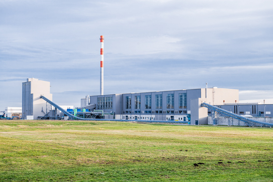 The use of cullet in float glass production saves raw materials, energy and CO2 emissions.