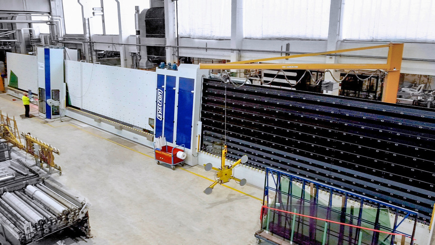 The proHD runs in two to three shifts and mainly processes extra-long glass lengths of 6 m or more.