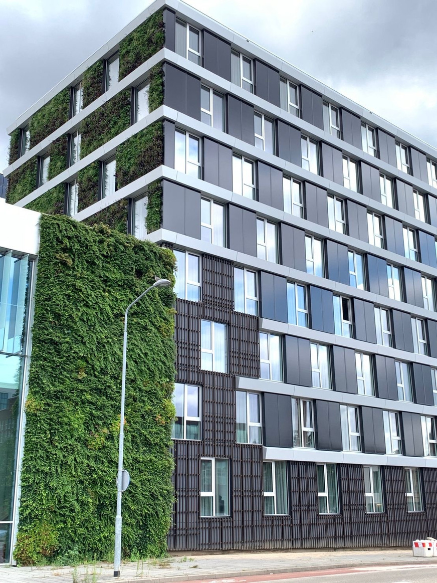 Here a facade with PV systems from Megasol