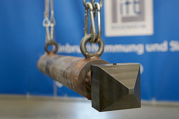 50-kilo steel cylinder with an adapter to simulate a stone throw.