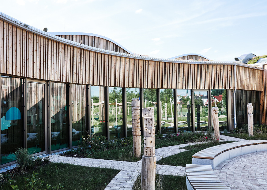 Energy efficiency and safety played a decisive role in the selection of the glass.