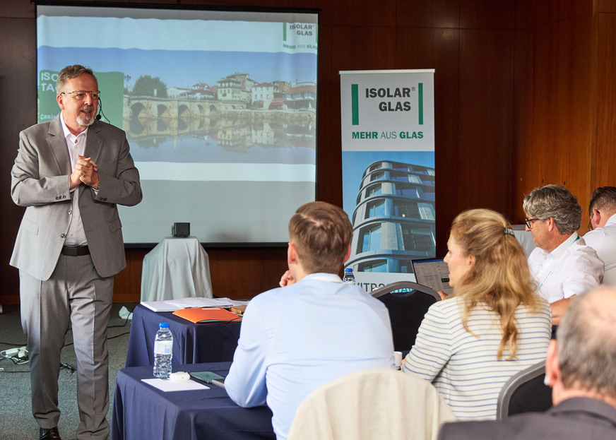 Hans-Joachim Arnold welcomes visitors in Portugal.